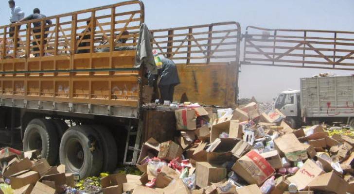 معان: إتلاف طن من المواد الغذائية والعصائر غير الصالحة