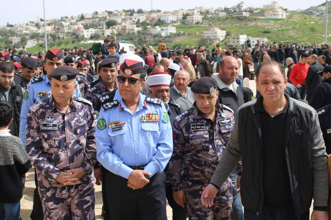 العميد عمر الكساسبة يشارك في تشييع جثمان العريف محمد غازي كمال ...صور