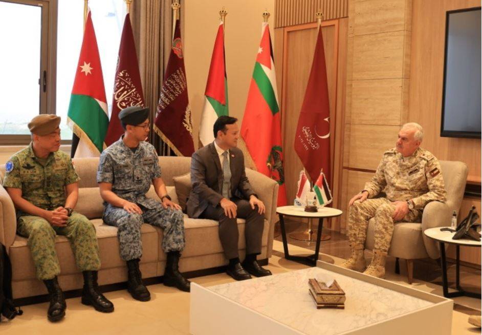 اللواء الركن الحنيطي يستقبل وزير الدولة الأول لشؤون الدفاع السنغافوري