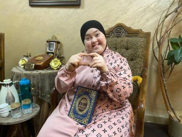 روان دويك أول مصابة بمتلازمة داون تحفظ القرآن الكريم