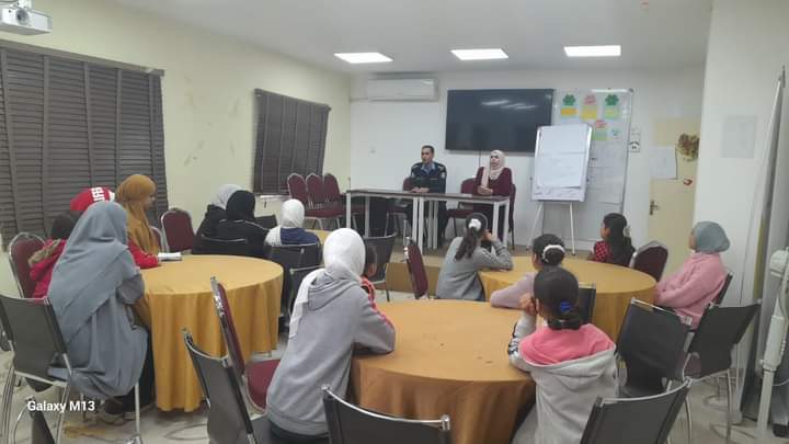 دورة تدريبية في مركز شابات الوسطية حول التصدي للإرهاب والعنف