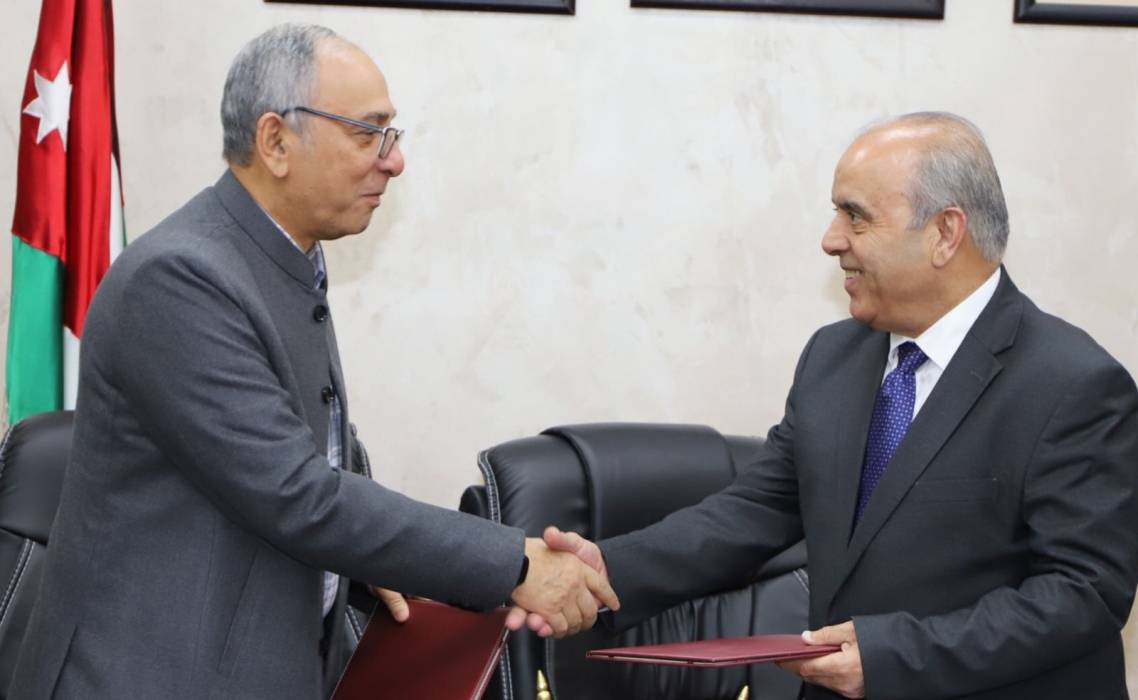 التربية توقع اتفاقية لإنشاء 3 مدارس في الأردن