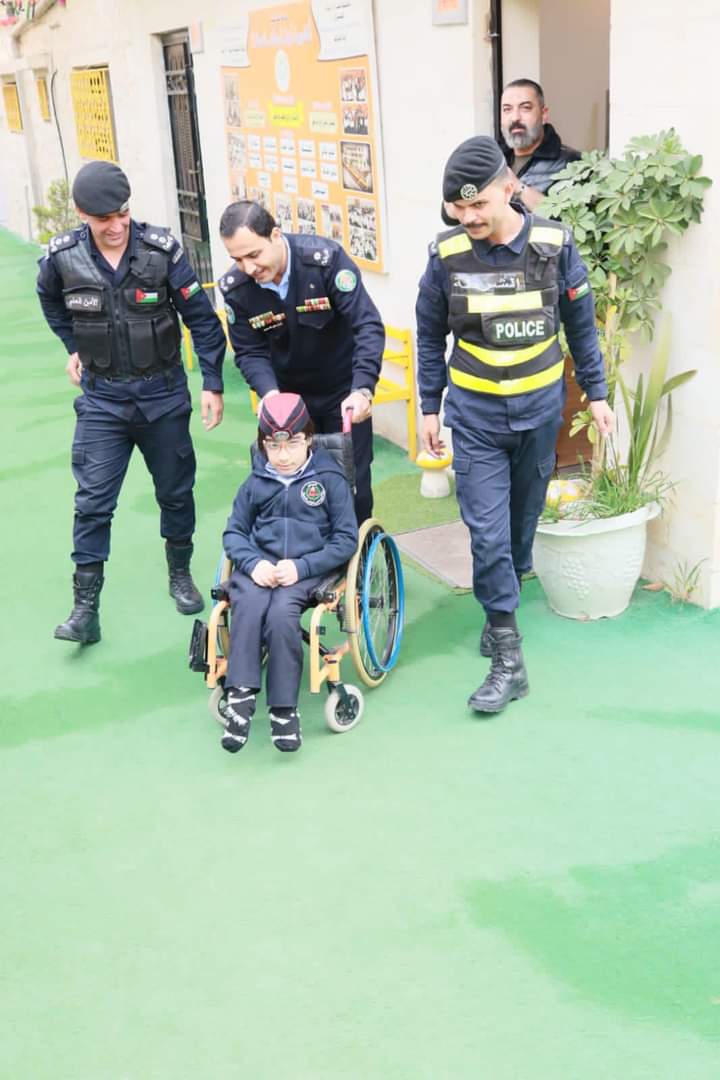 الطفل احمد: شكراً الشرطة على تحقيق أمنيتي