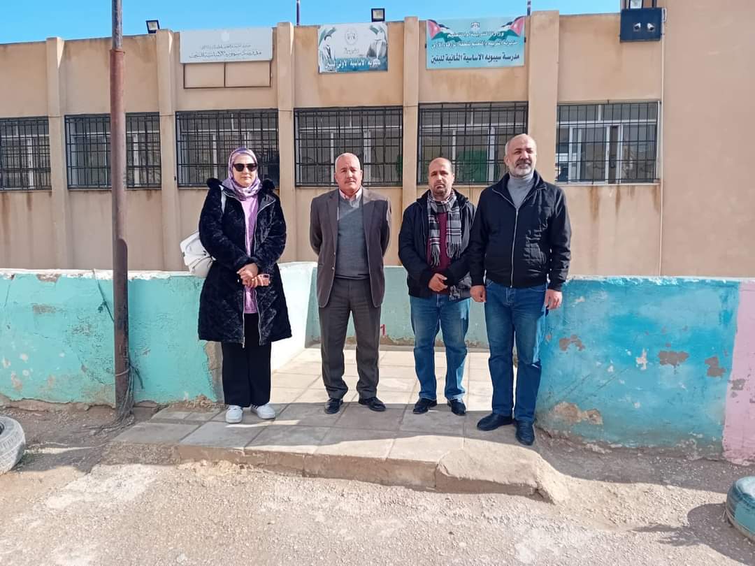 شديفات يتفقد احد  مدارس الزرقاء الأولى...صور