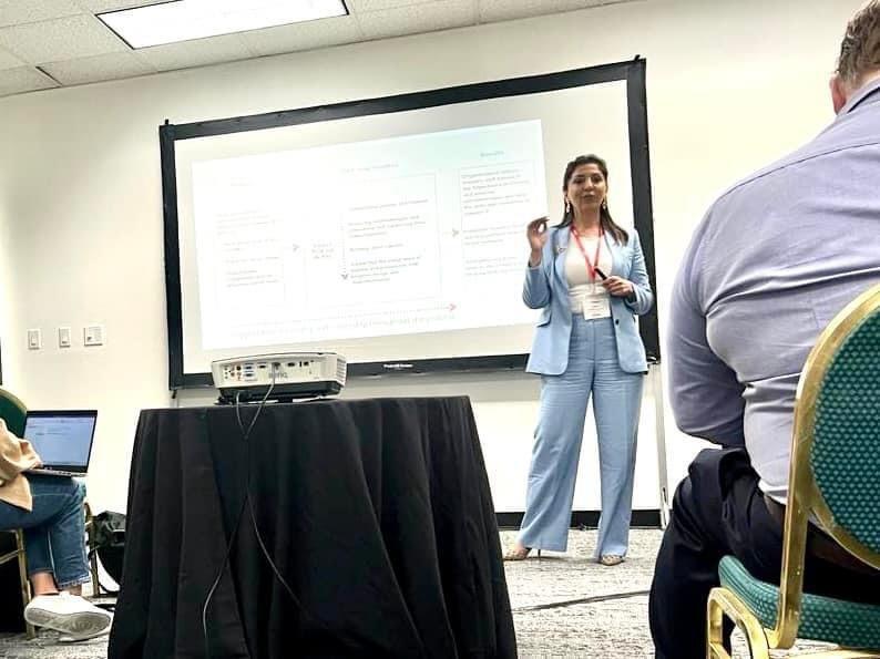 نائب الأمين في حزب إرادة  تستعرض قصة نجاح من الأردن في مؤتمر CIES للتعليم