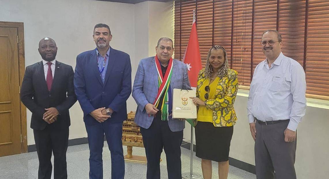 بحث التعاون بين غرفة تجارة العقبة وسفارة جنوب افريقيا