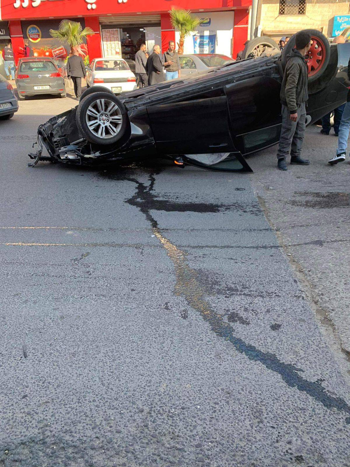 إصابة بتدهور مركبة وانقلابها في الفحيص