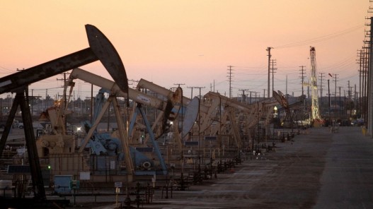 أسعار النفط ترتفع بدعم من تراجع المخزونات الأميركية من الخام والبنزين