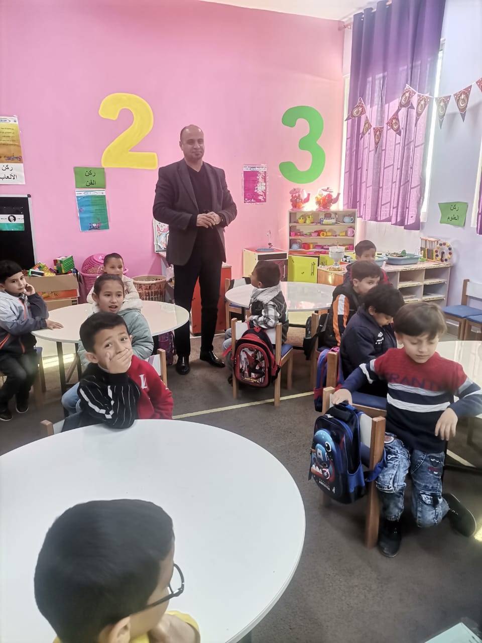 النعيمات يتفقد مدرسة الفرذخ  الأساسية للبنات .