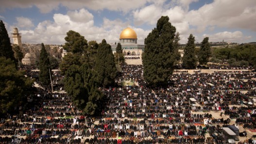 120 ألفا أدوا صلاة الجمعة الثانية من رمضان في المسجد الأقصى رغم معيقات إسرائيلية