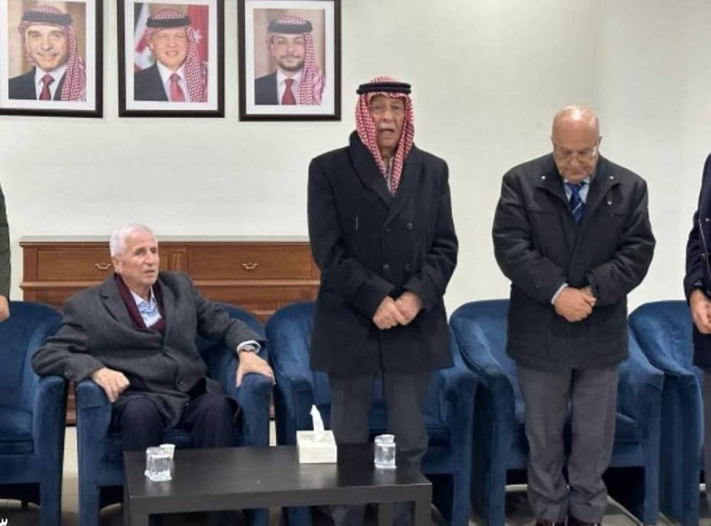 مندوبا عن الملك وولي العهد .. العيسوي يعزي آل بدران