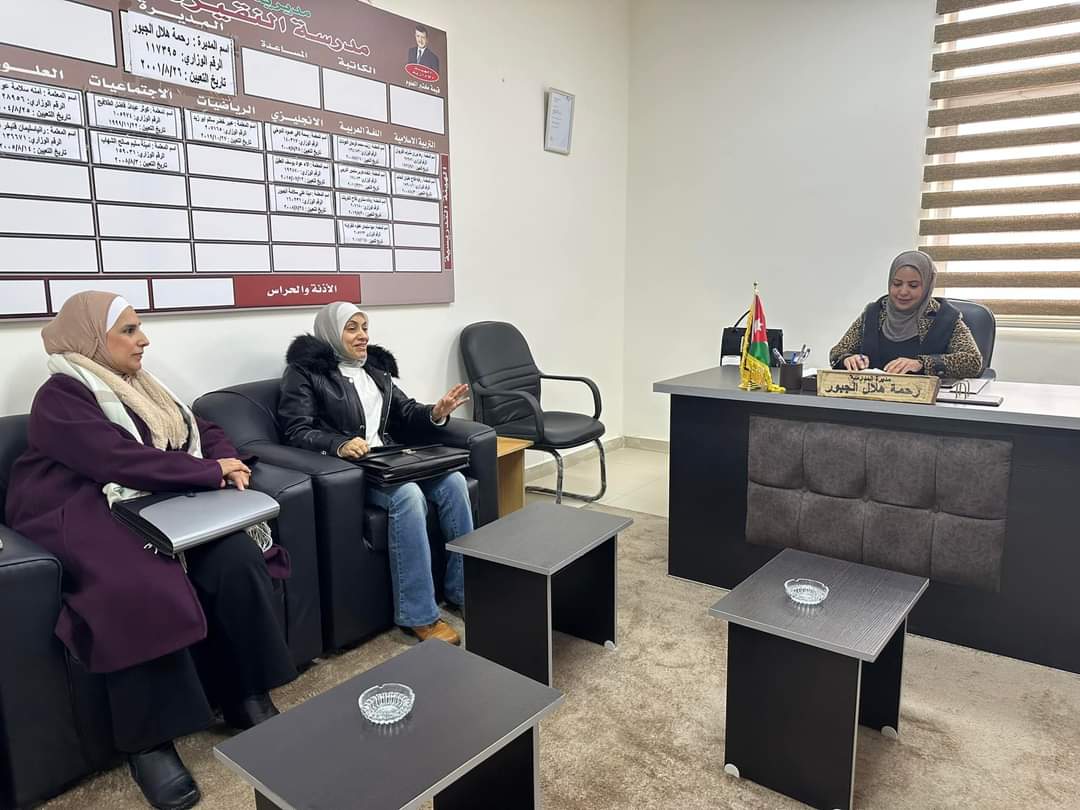 مديرة مدرسة النقيرة الثانوية للبنات الجبور  تستقبل عددًا من المشرفات ...صور