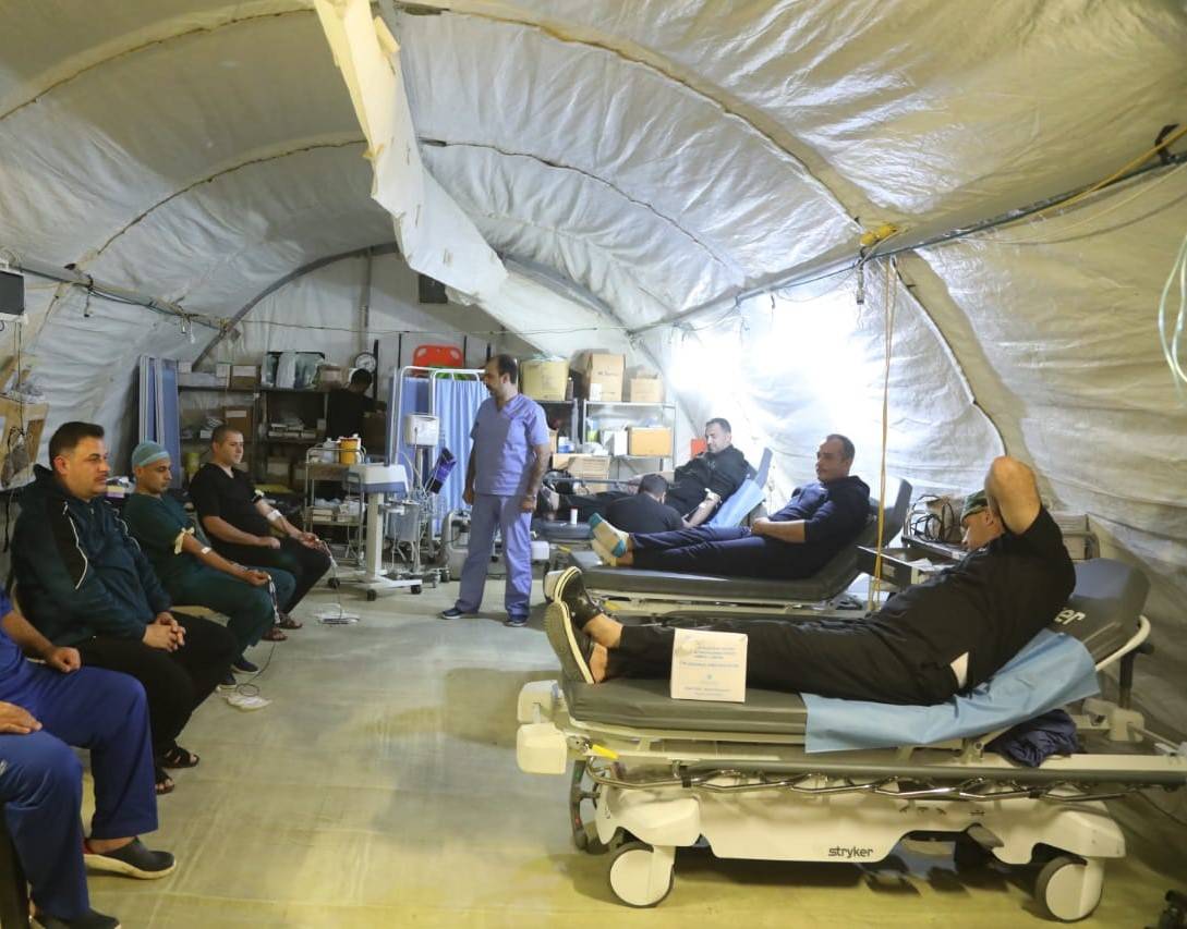 طواقم المستشفى الميداني الأردني جنوب غزة٢ تتبرع بالدم للمرضى والجرحى والمصابين