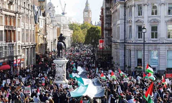 اعتصام أمام شركة أسلحة إسرائيلية في بريطانيا لتواطؤها بالحرب على غزة