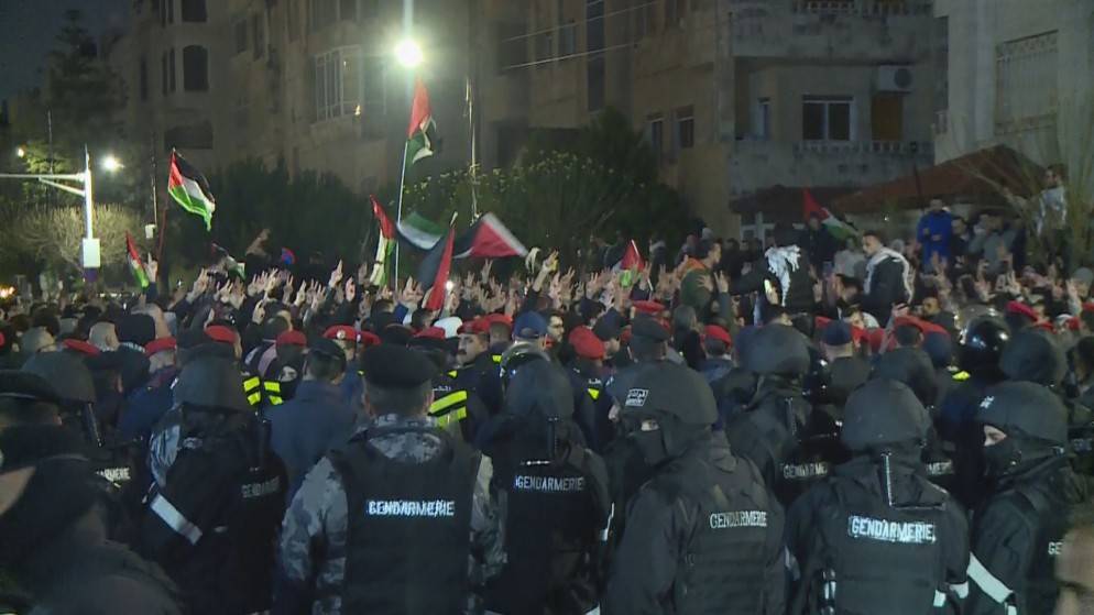 تظاهرة في محيط السفارة الإسرائيلية في عمان تضامنا مع قطاع غزة