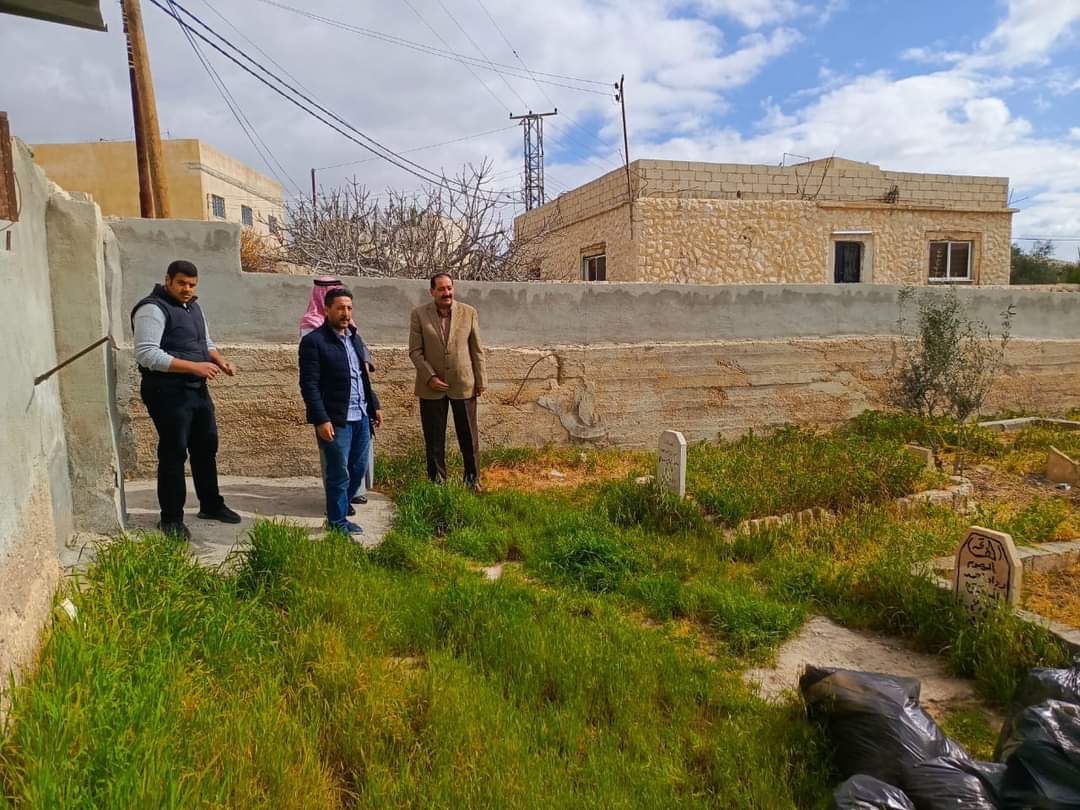  تربية الموقر  تنظم حملة تنظيف للمقابر الإسلامية في اللواء ضمن مبادرة لمدرستي أنتمي... صور 