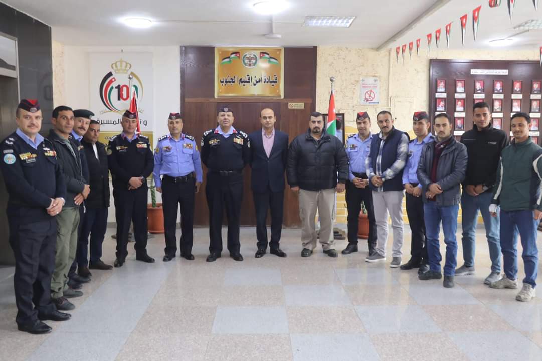 العميد الدويري يكرم عدد من مرتبات مديرية شرطة الكرك