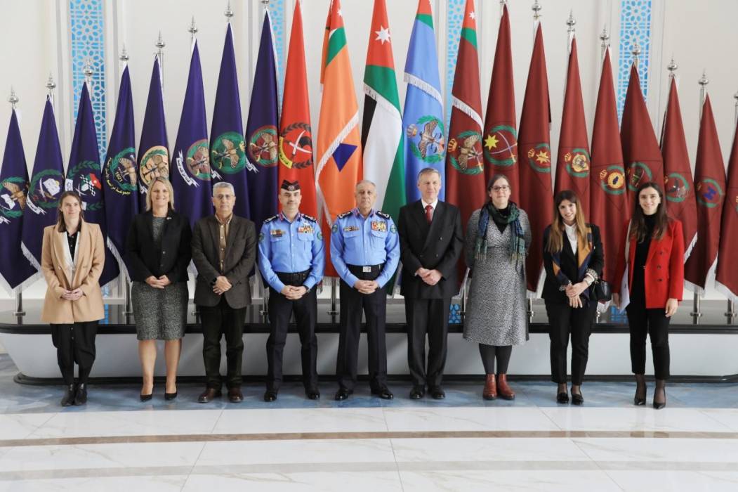 مدير الأمن العام يلتقي السّفير البريطاني في الأردن ويجدِّدان مذكّرة التعاون بين الجانبين