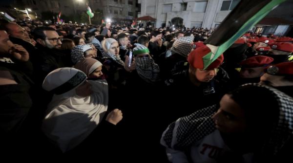 الحرب على غزة تدخل يومها 172 .. وأردنيون يواصلون الاحتجاج في الرابية