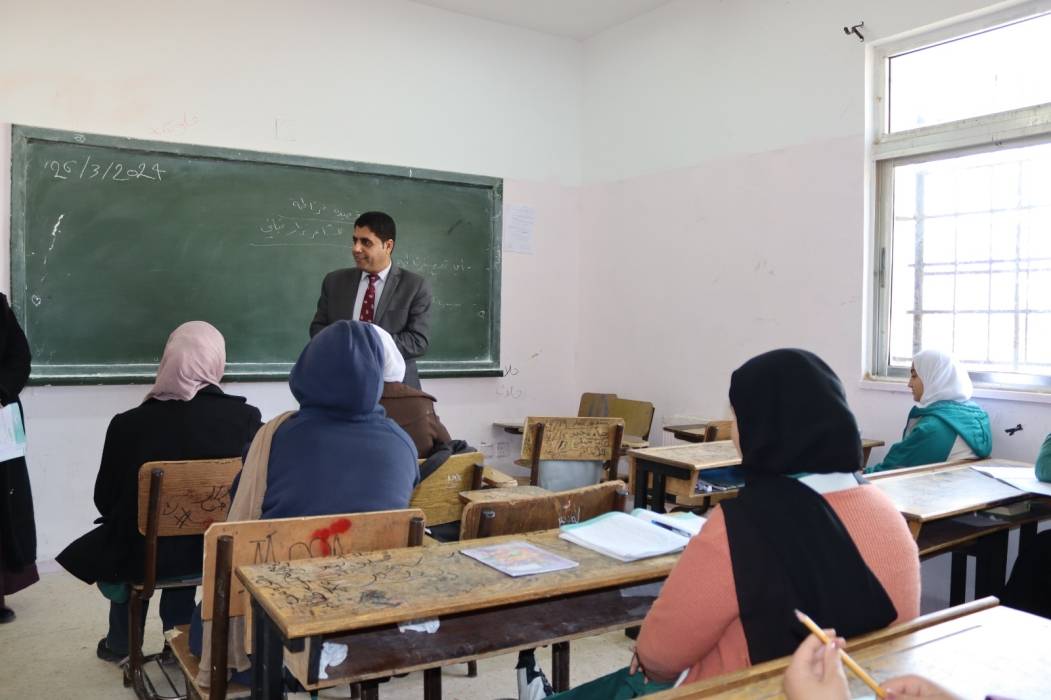 مدير تربية البادية الشمالية الغربية يتفقد مدارس منطقة الحمراء