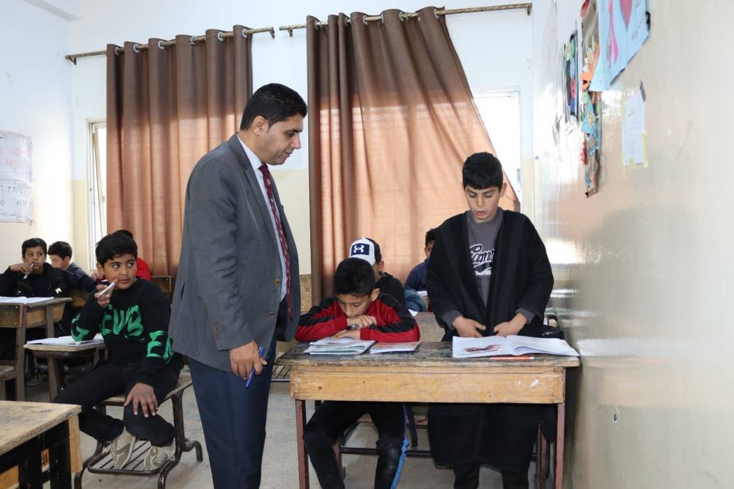 الشرفات يتفقد مدرستي حي الدلعة الاساسية المختلطة والخناصري الاساسية للبنين... ويتابع دوام الطلبة