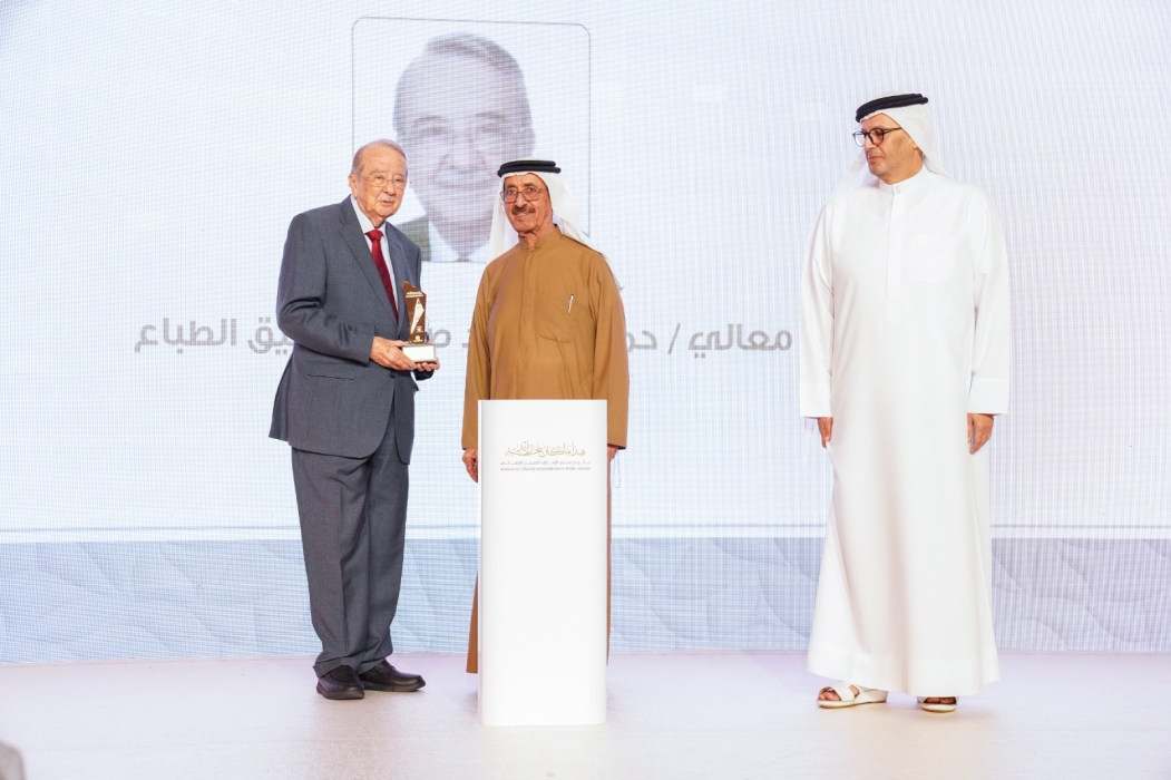 الإمارات تكرم رئيس جمعية رجال الأعمال الأردنيين حمدي الطباع  بجائزة بصمة التسامح