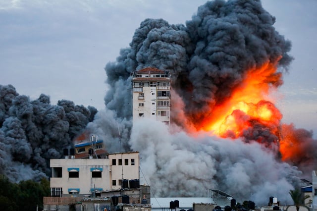 أنهوا الأمر بسرعة.. نائب أمريكي يقترح قصف غزة بقنبلة نووية