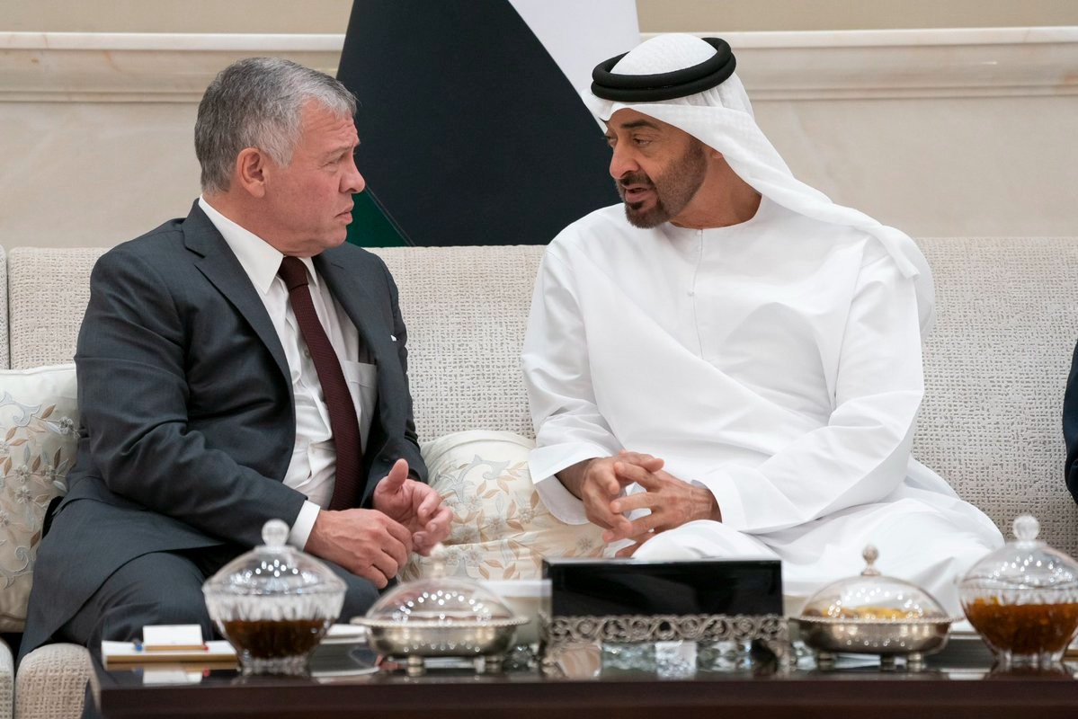 الملك ورئيس دولة الإمارات يبحثان الأوضاع الخطيرة في غزة