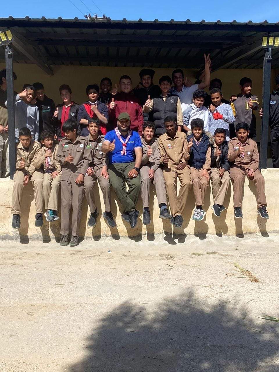 مدرسة الموقر الأساسية للبنين تنفذ حملة تنظيف مقبرة الموقر ...صور