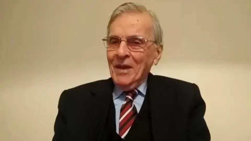 سفير فلسطيني سابق يصف متظاهري الرابية بالابقار