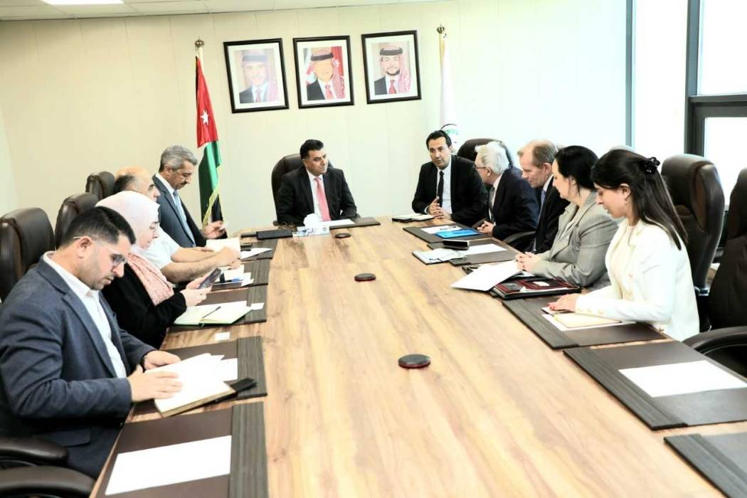 وزير الزراعة يبحث مع وفد بريطاني أثر التغير المناخي على القطاع الزراعي