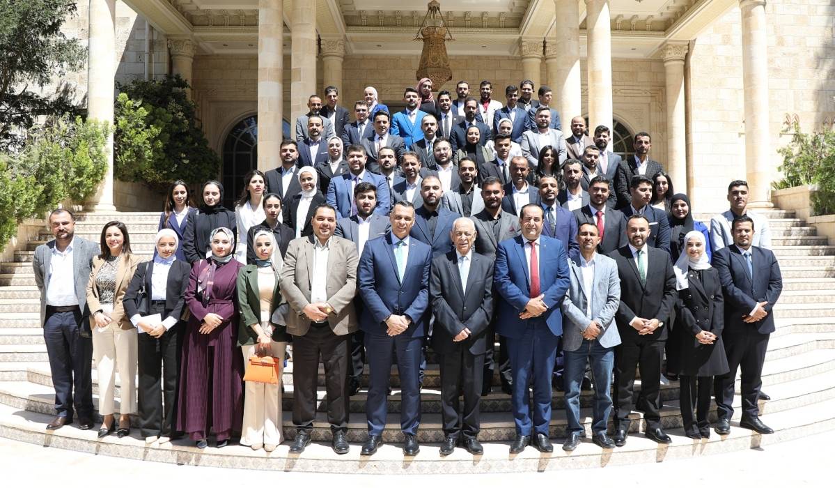 رئيس الديوان الملكي يلتقي شباب من برنامج الزمالة البرلماني وهيئة شباب كلنا الأردن...صور