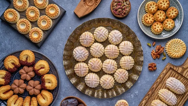 مع اقتراب العيد.. خبراء التغذية يحذّرون من الإفراط في تناول الحلويات الشرقية والغربية