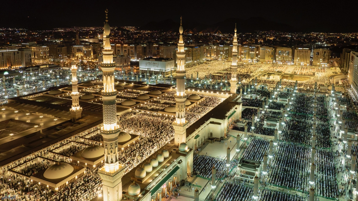 السعودية ..خدمات تطوعية ليلة ختم القرآن بالمسجد النبوي