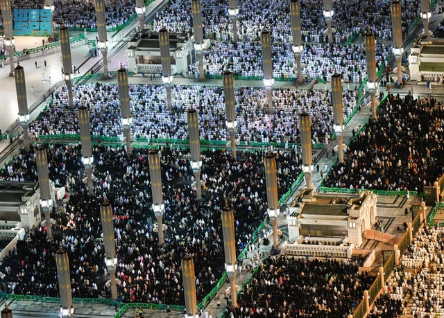 جموع المصلين يشهدون ختم القرآن بالمسجد النبوي...صور