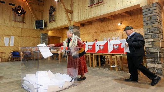 المعسكر المؤيد لأوروبا يفوز بالانتخابات المحلية في بولندا