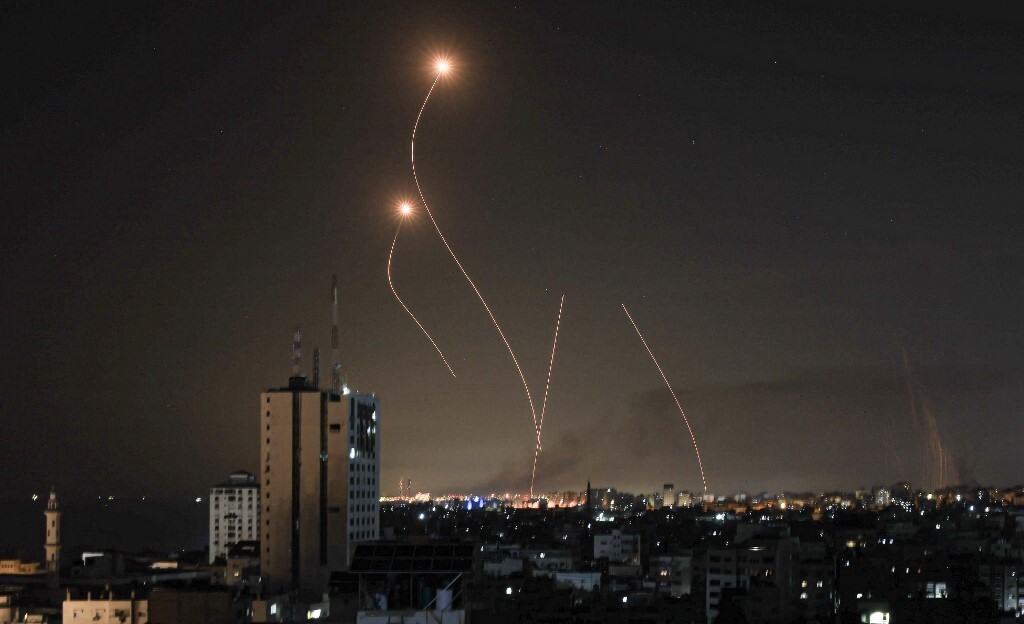 رشقة صاروخية من غزة باتجاه مستوطنات ومواقع في غلاف القطاع