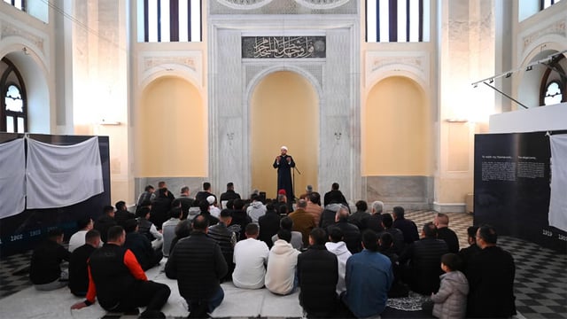 اليونان تعيد افتتاح جامع تاريخي أمام أداء صلاة العيد (صور)