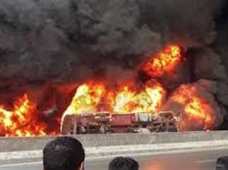 الدفاع المدني يخمد حريق اربعة تريلات بمحافظة العاصمة