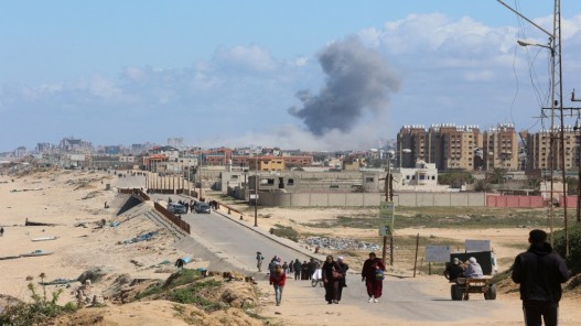 5 شهداء بقصف للاحتلال الإسرائيلي استهدف نازحين على شارع الرشيد في غزة