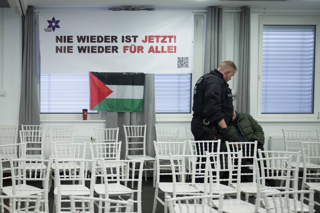 ألمانيا تمنع وزيراً يونانياً من دخول أراضيها لحضور مؤتمر مؤيد للفلسطينيين