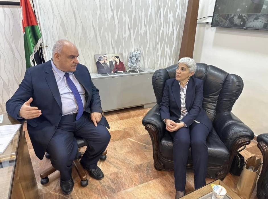 السفيرة التونسية تبحث تعزيز التعاون التجاري مع غرفة تجارة اربد