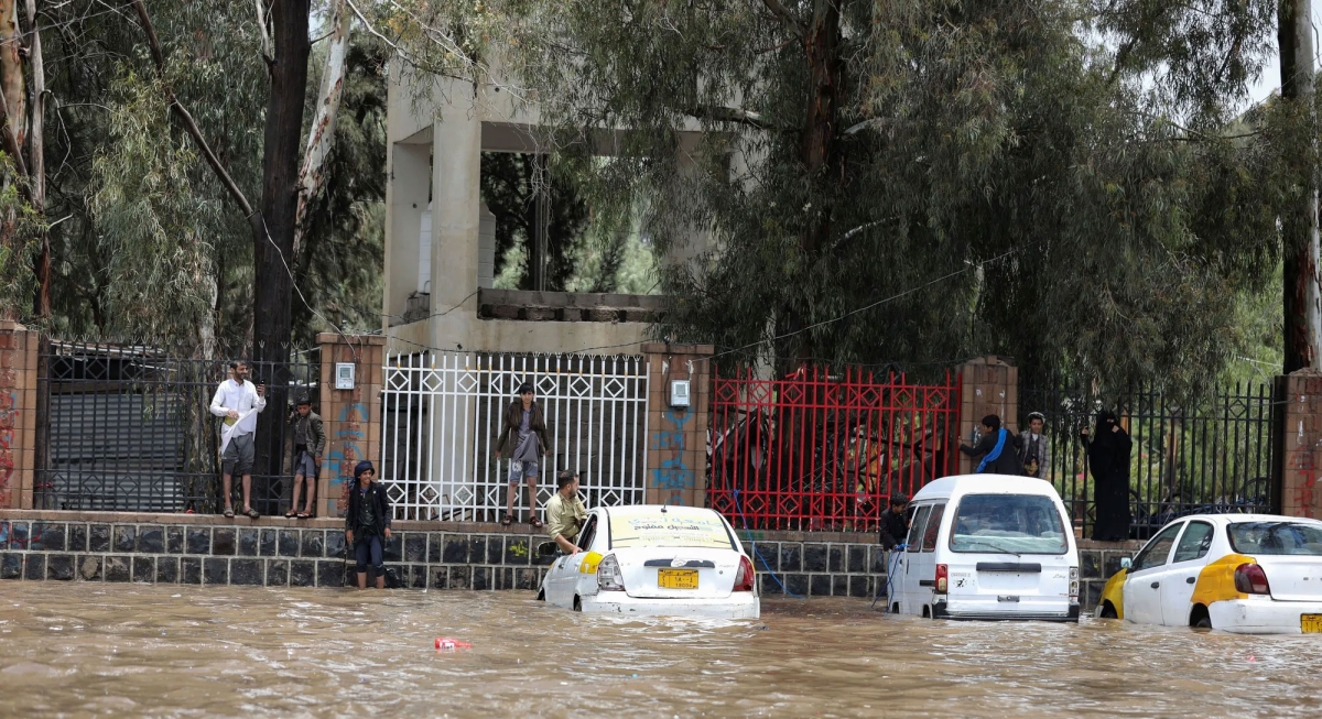 اليمن.. ارتفاع الوفيات الناجمة عن السيول في حضرموت والمهرة