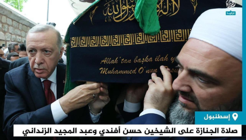 أردوغان يحمل جثمان الداعية عبدالمجيد الزنداني على كتفه