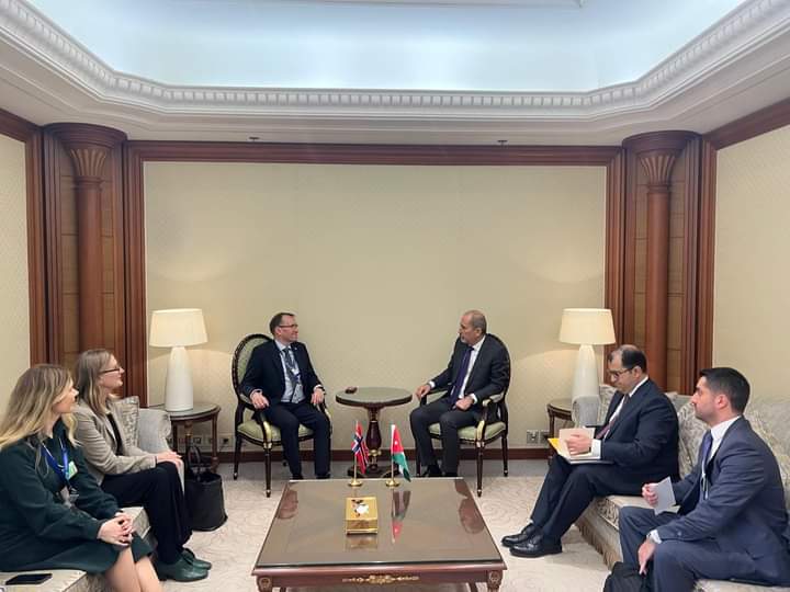 وزير الخارجية يلتقي نظيره النرويجي