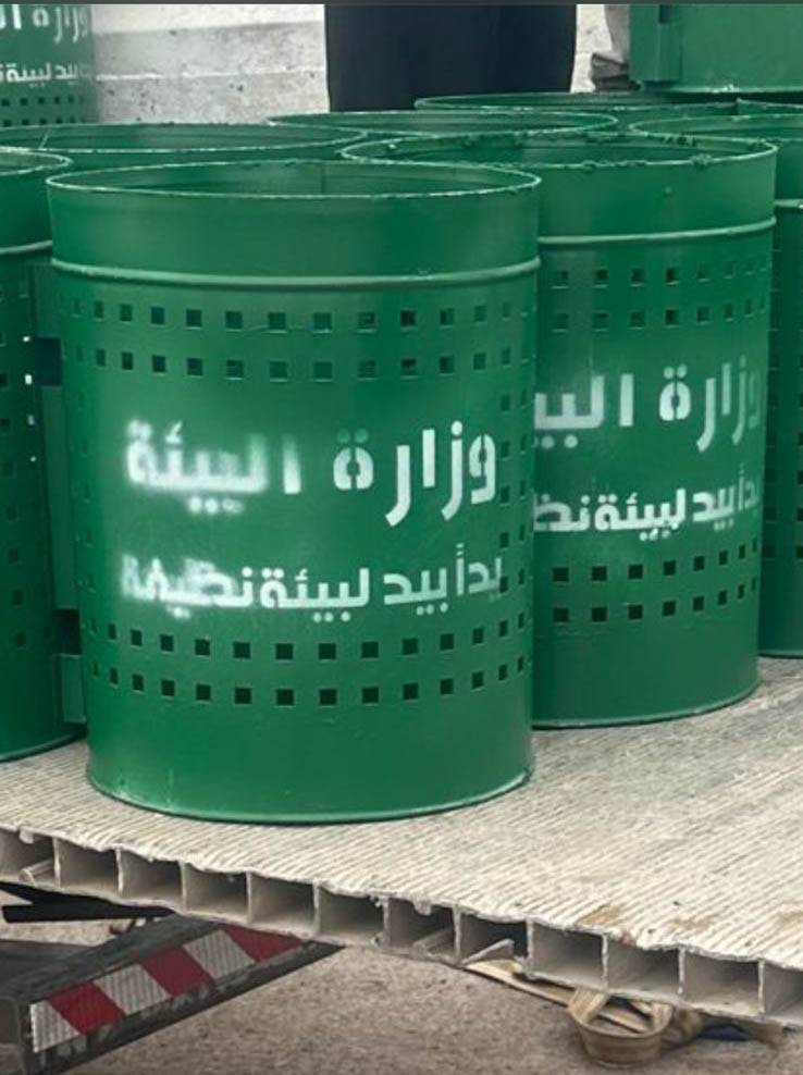 بيئة البلقاء تسلم 210 حاويات معدنية لعدد من البلديات