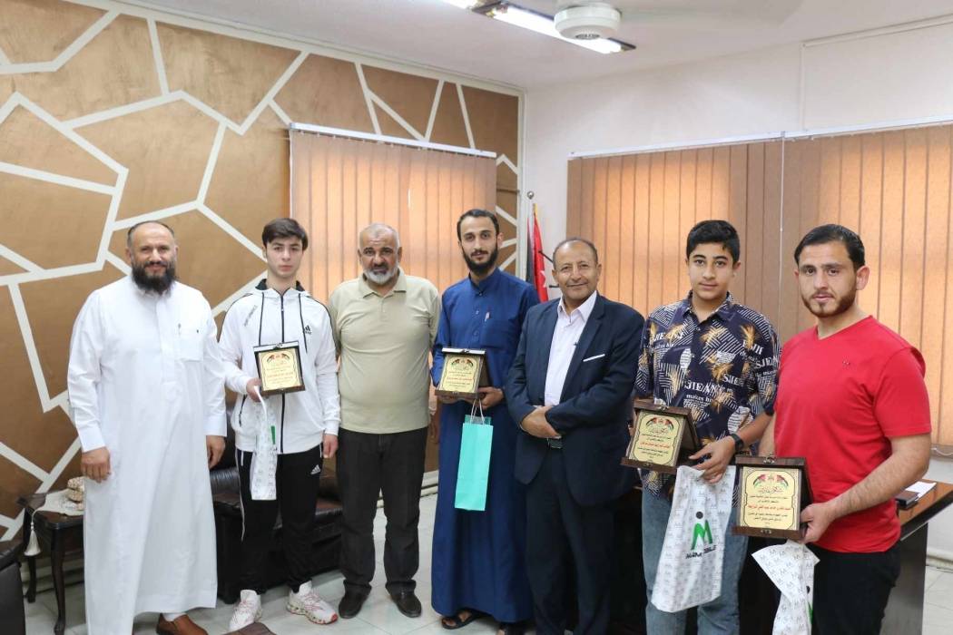 تربية منطقة معان تكرم الطلبة والجهات الداعمة لمبادرة لمدرستي أنتمي في مدرسة معان الثانوية للبنين