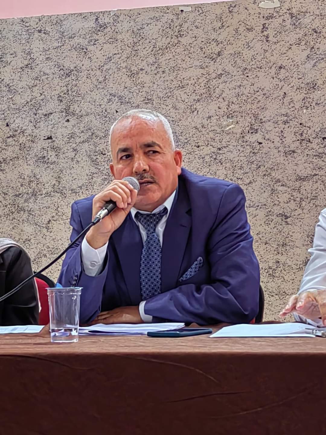 الدكتور شديفات يترأس اجتماع مديري ومديرات المدارس