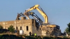 الاحتلال يهدم بناية سكنية في حزما شمال شرق القدس المحتلة