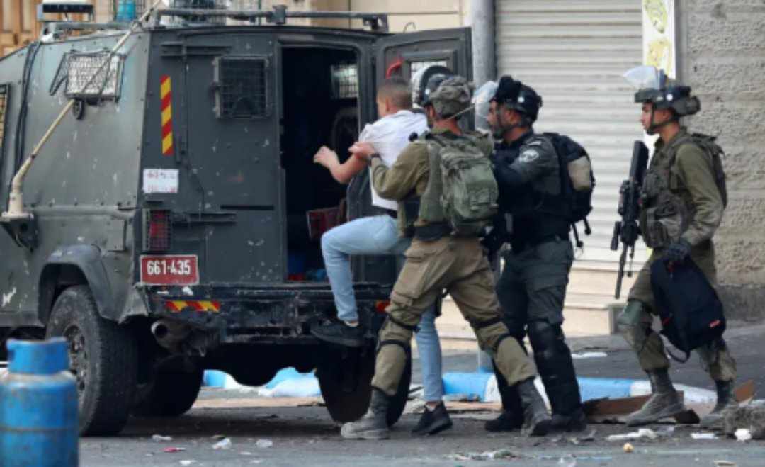 Israeli Forces Detain 25 Palestinians in West Bank and Jerusalem